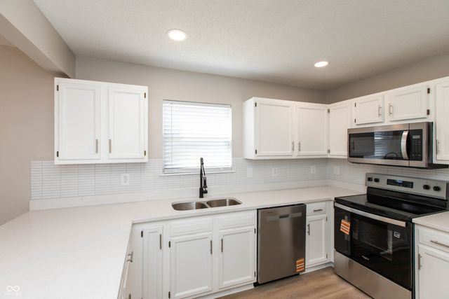 181 Woodstream Court, Greenfield, IN 46140