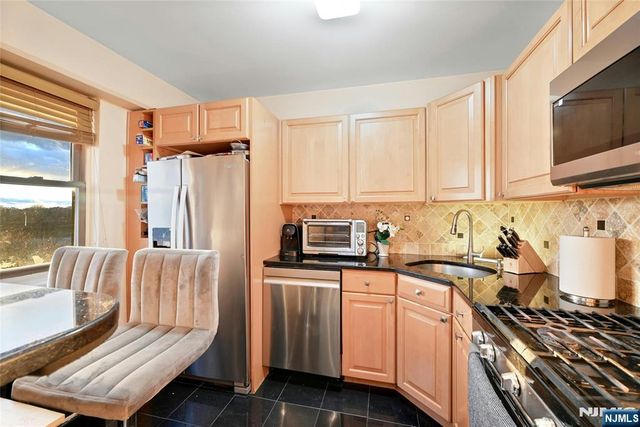 8800 Boulevard East 8D, North Bergen, NJ 07047