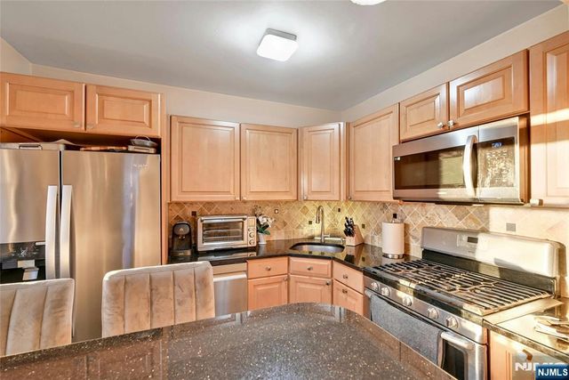 8800 Boulevard East 8D, North Bergen, NJ 07047