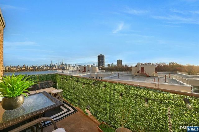 8800 Boulevard East 8D, North Bergen, NJ 07047