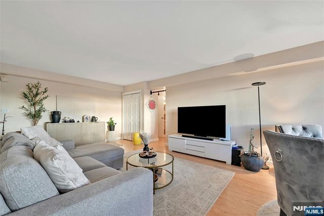 8800 Boulevard East 8D, North Bergen, NJ 07047