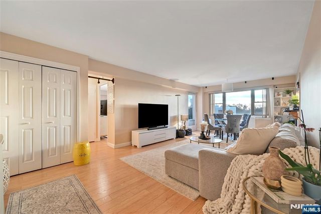 8800 Boulevard East 8D, North Bergen, NJ 07047
