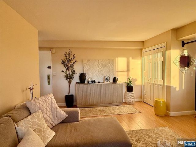 8800 Boulevard East 8D, North Bergen, NJ 07047