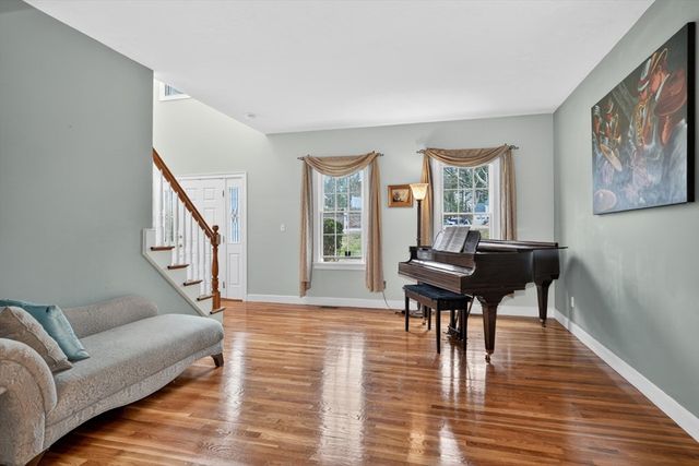 390 Hudson St, Northborough, MA 01532