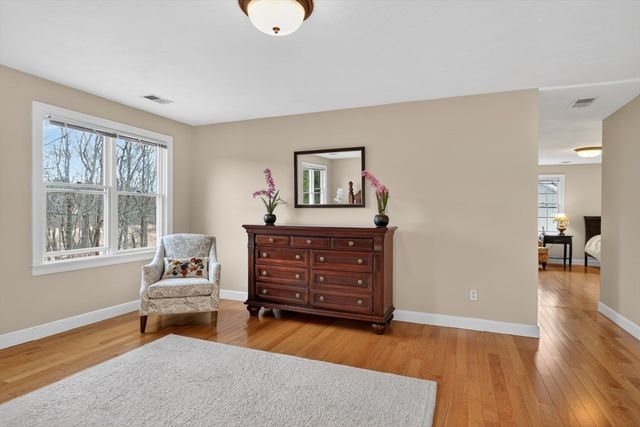 390 Hudson St, Northborough, MA 01532