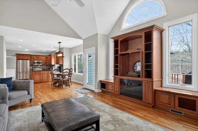 390 Hudson St, Northborough, MA 01532