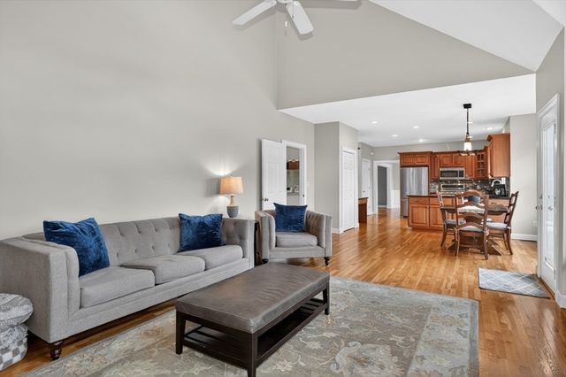 390 Hudson St, Northborough, MA 01532