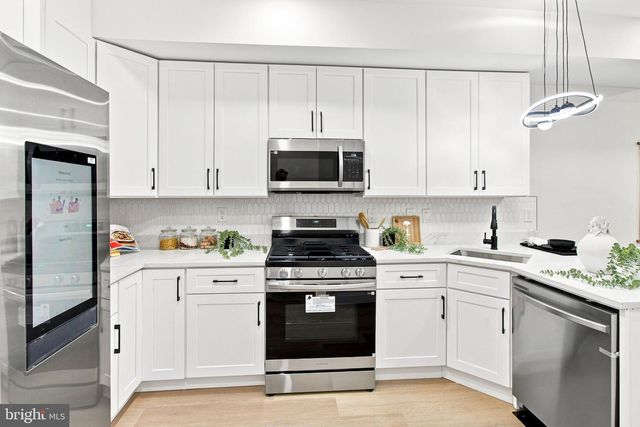 637 N ROBINSON ST, Baltimore, MD 21205