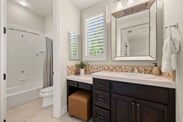 5301 Montserrat Ln, Loomis, CA 95650