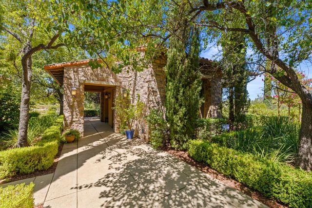 5301 Montserrat Ln, Loomis, CA 95650