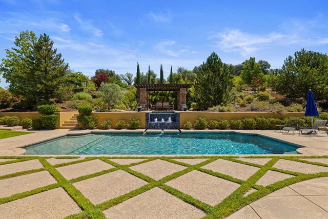 5301 Montserrat Ln, Loomis, CA 95650