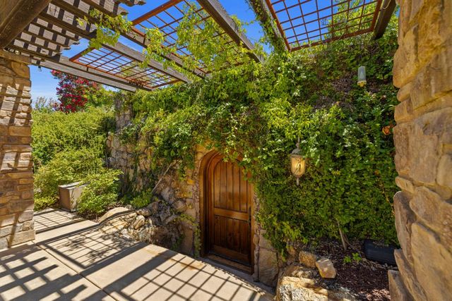 5301 Montserrat Ln, Loomis, CA 95650