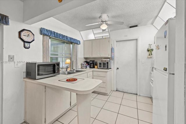 5721 NW 87th Ave, Tamarac, FL 33321