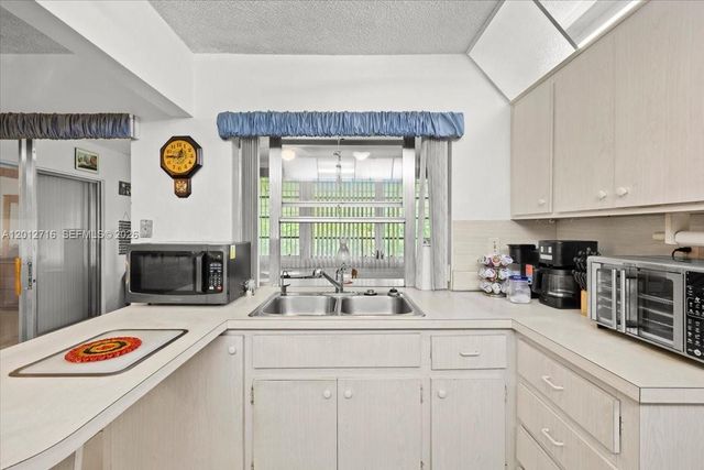 5721 NW 87th Ave, Tamarac, FL 33321
