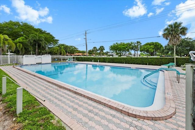 5721 NW 87th Ave, Tamarac, FL 33321