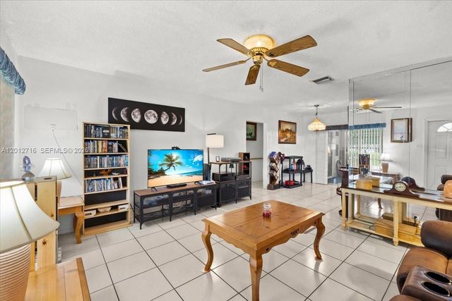 5721 NW 87th Ave, Tamarac, FL 33321