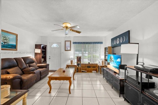 5721 NW 87th Ave, Tamarac, FL 33321