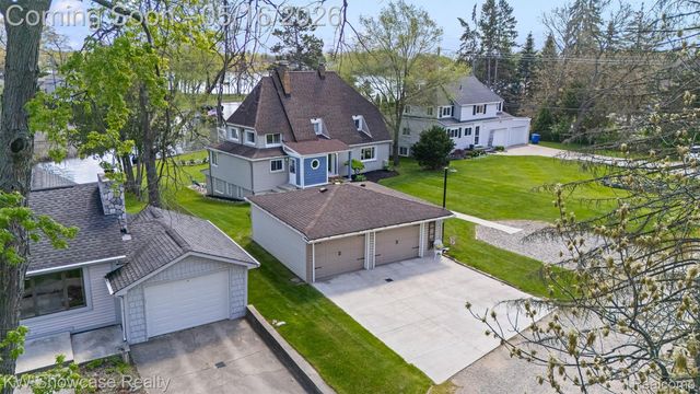 4693 Forest Avenue, Waterford Charter Township, MI 48328