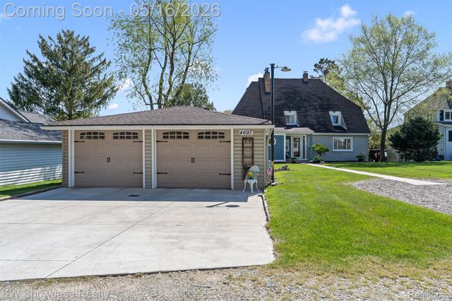 4693 Forest Avenue, Waterford Charter Township, MI 48328