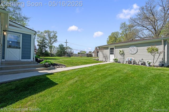 4693 Forest Avenue, Waterford Charter Township, MI 48328