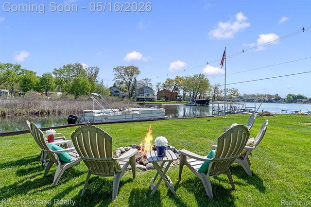 4693 Forest Avenue, Waterford Charter Township, MI 48328
