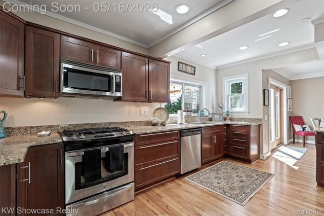 4693 Forest Avenue, Waterford Charter Township, MI 48328
