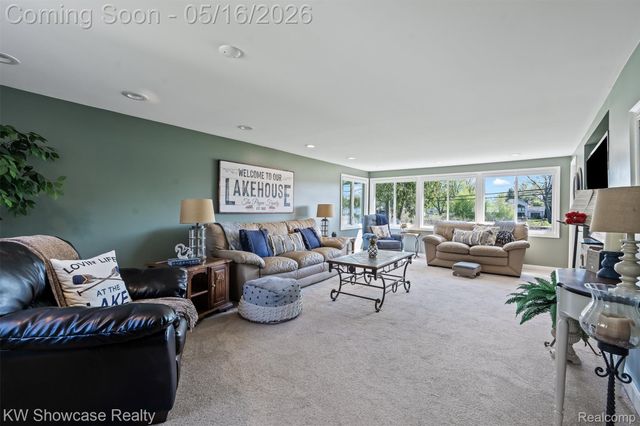 4693 Forest Avenue, Waterford Charter Township, MI 48328