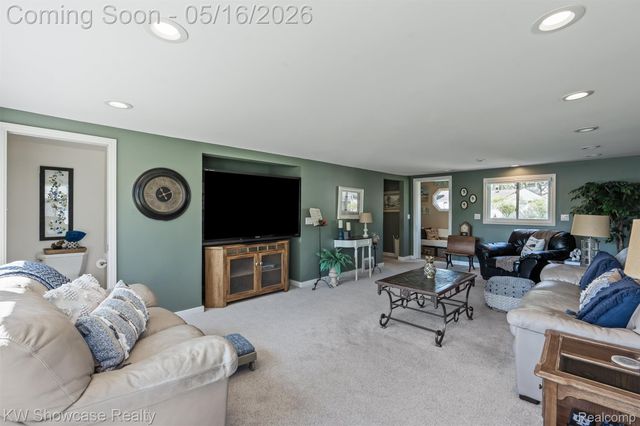 4693 Forest Avenue, Waterford Charter Township, MI 48328