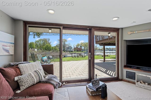 4693 Forest Avenue, Waterford Charter Township, MI 48328