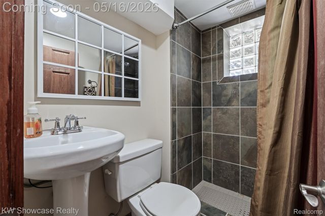 4693 Forest Avenue, Waterford Charter Township, MI 48328