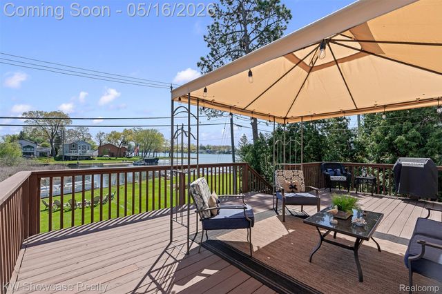4693 Forest Avenue, Waterford Charter Township, MI 48328