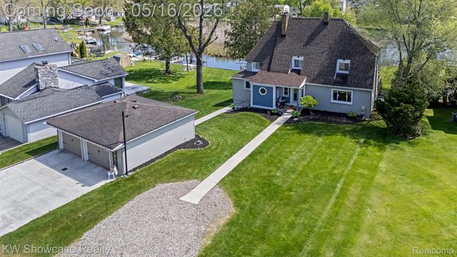 4693 Forest Avenue, Waterford Charter Township, MI 48328