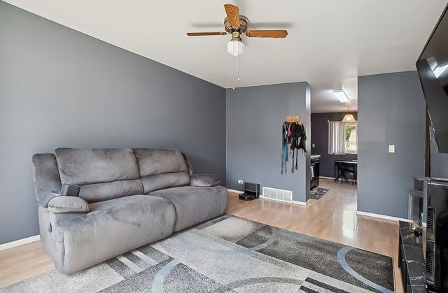 4028 Oxford Court, Streamwood, IL 60107