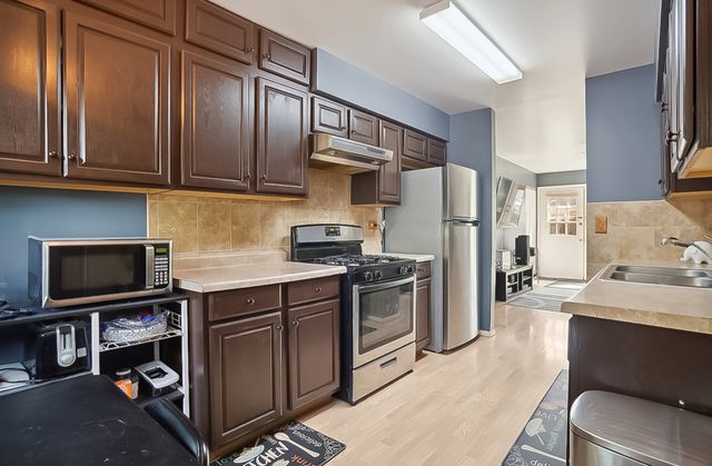 4028 Oxford Court, Streamwood, IL 60107