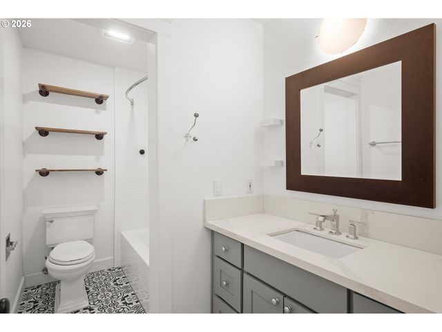 6301 WHITE TAIL Dr 51, West Linn, OR 97068