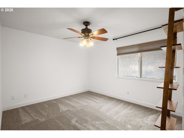 6301 WHITE TAIL Dr 51, West Linn, OR 97068