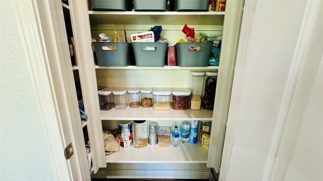 27 Jonquil Place, Tomball, TX 77375