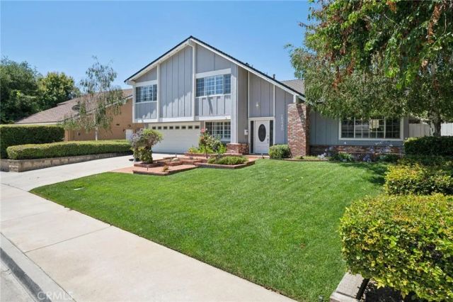 25445 Via Macarena, Valencia, CA 91355