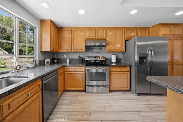 25445 Via Macarena, Valencia, CA 91355