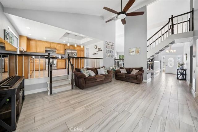 25445 Via Macarena, Valencia, CA 91355