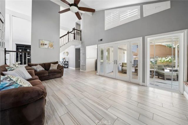 25445 Via Macarena, Valencia, CA 91355