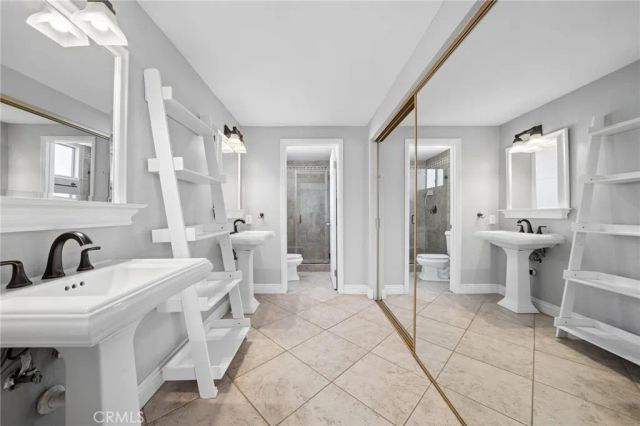 25445 Via Macarena, Valencia, CA 91355
