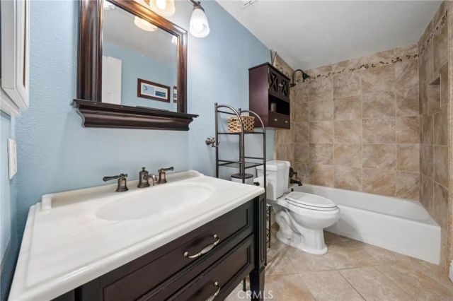 25445 Via Macarena, Valencia, CA 91355