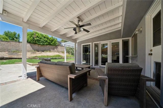 25445 Via Macarena, Valencia, CA 91355