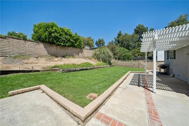 25445 Via Macarena, Valencia, CA 91355