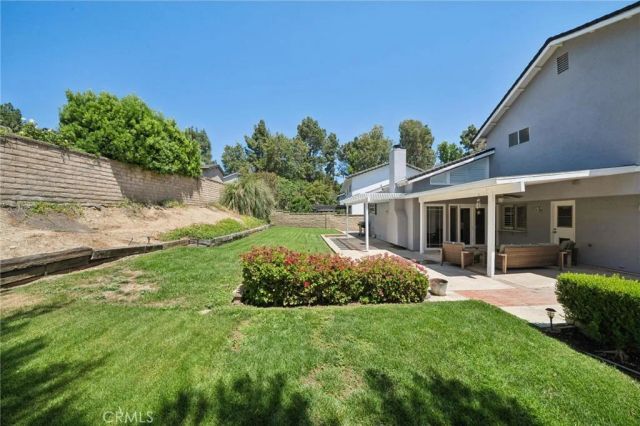 25445 Via Macarena, Valencia, CA 91355
