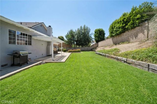 25445 Via Macarena, Valencia, CA 91355