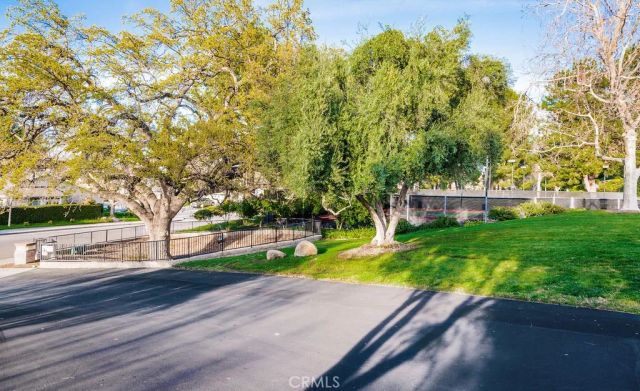 25445 Via Macarena, Valencia, CA 91355