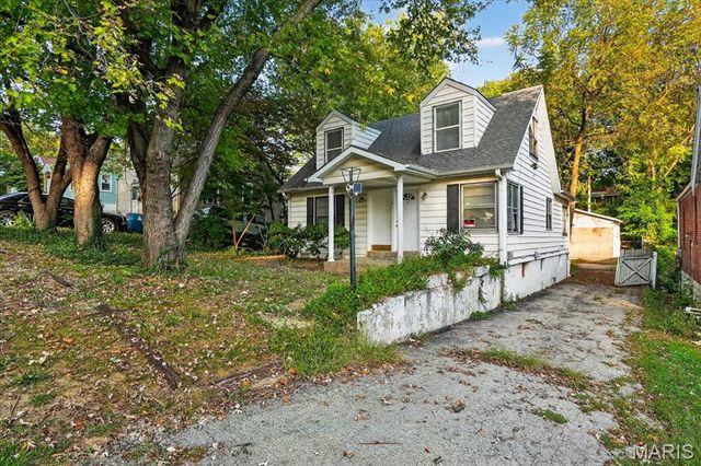 28 N Harvey Avenue, Ferguson, MO 63135