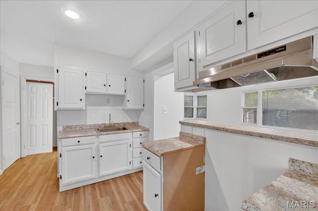28 N Harvey Avenue, Ferguson, MO 63135